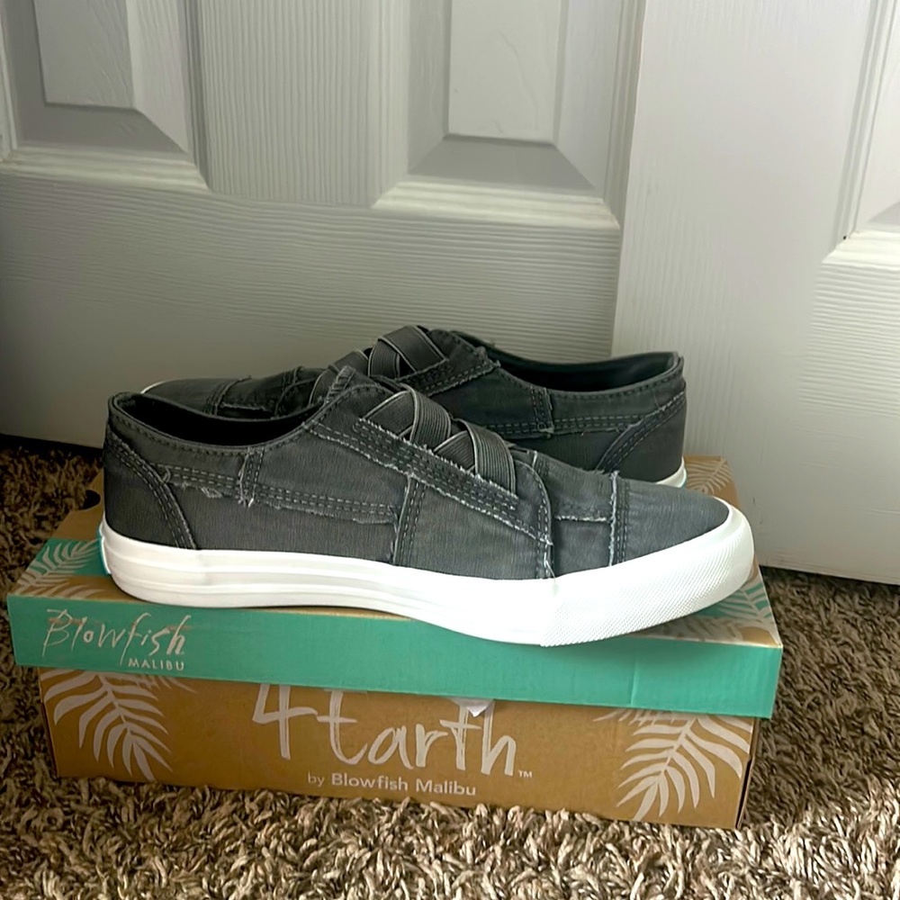 Graphite Colored Blowfish